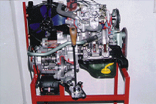 Model No.XS-07 CUT SECTION MODEL OF MARUTHI 800CC CARBURATOR CAR ENGINE ASSEMBLY WITH RADIATOR, CLUTCH, GEAR BOX ETC., (working) 